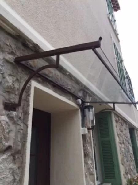 Création et installation d'une marquise aux alentours de Hyères, Hyères, Le Fer Chez Soi