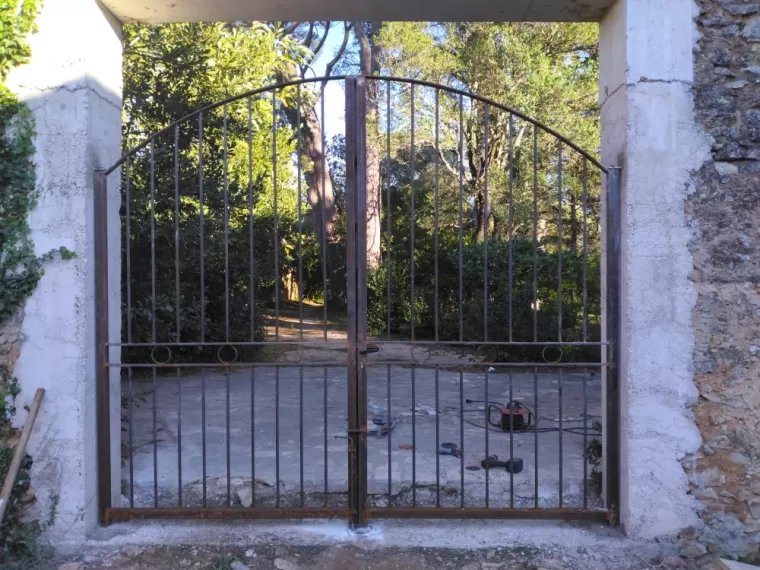 Réalisation d'un portail deux vantaux en fer à Hyères, Hyères, Le Fer Chez Soi