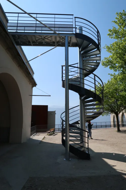 Création d'un escalier en colimaçon en métal à Hyères, Hyères, Le Fer Chez Soi