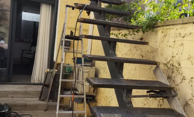 Création et installation d'un escalier extérieur en métal à Hyères, Hyères, Le Fer Chez Soi